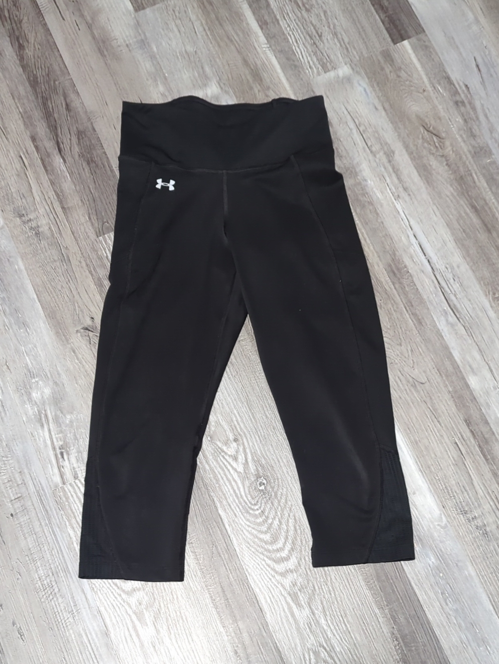 Under Armour Black Women's Cropped Athletic Leggings